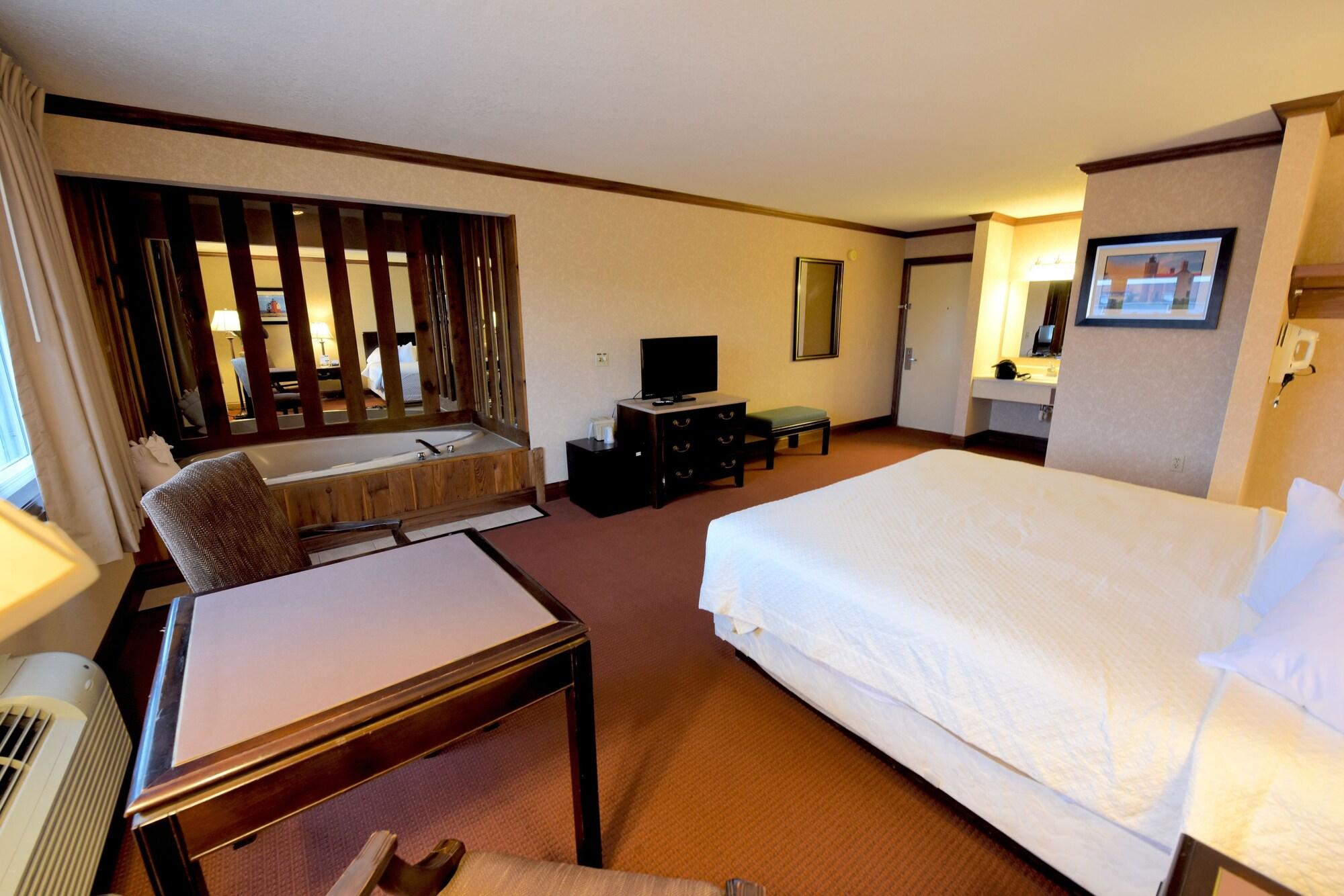 Days Inn By Wyndham Mackinaw City - Lakeview Bagian luar foto