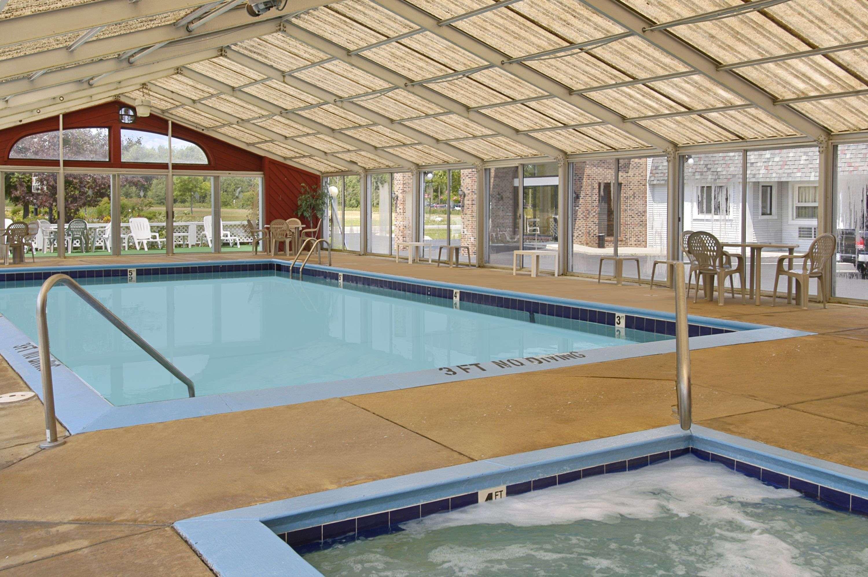 Days Inn By Wyndham Mackinaw City - Lakeview Bagian luar foto