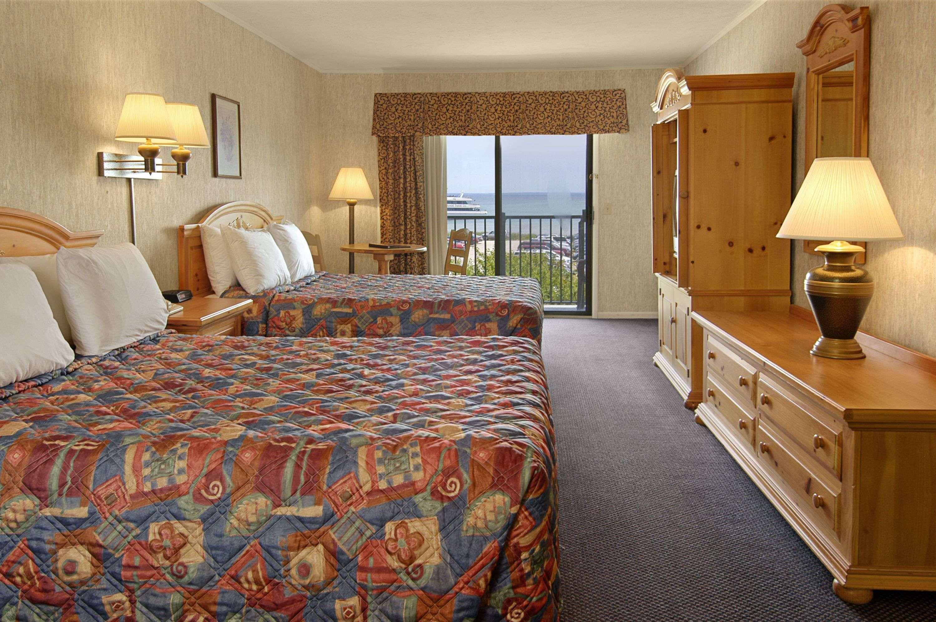 Days Inn By Wyndham Mackinaw City - Lakeview Bagian luar foto