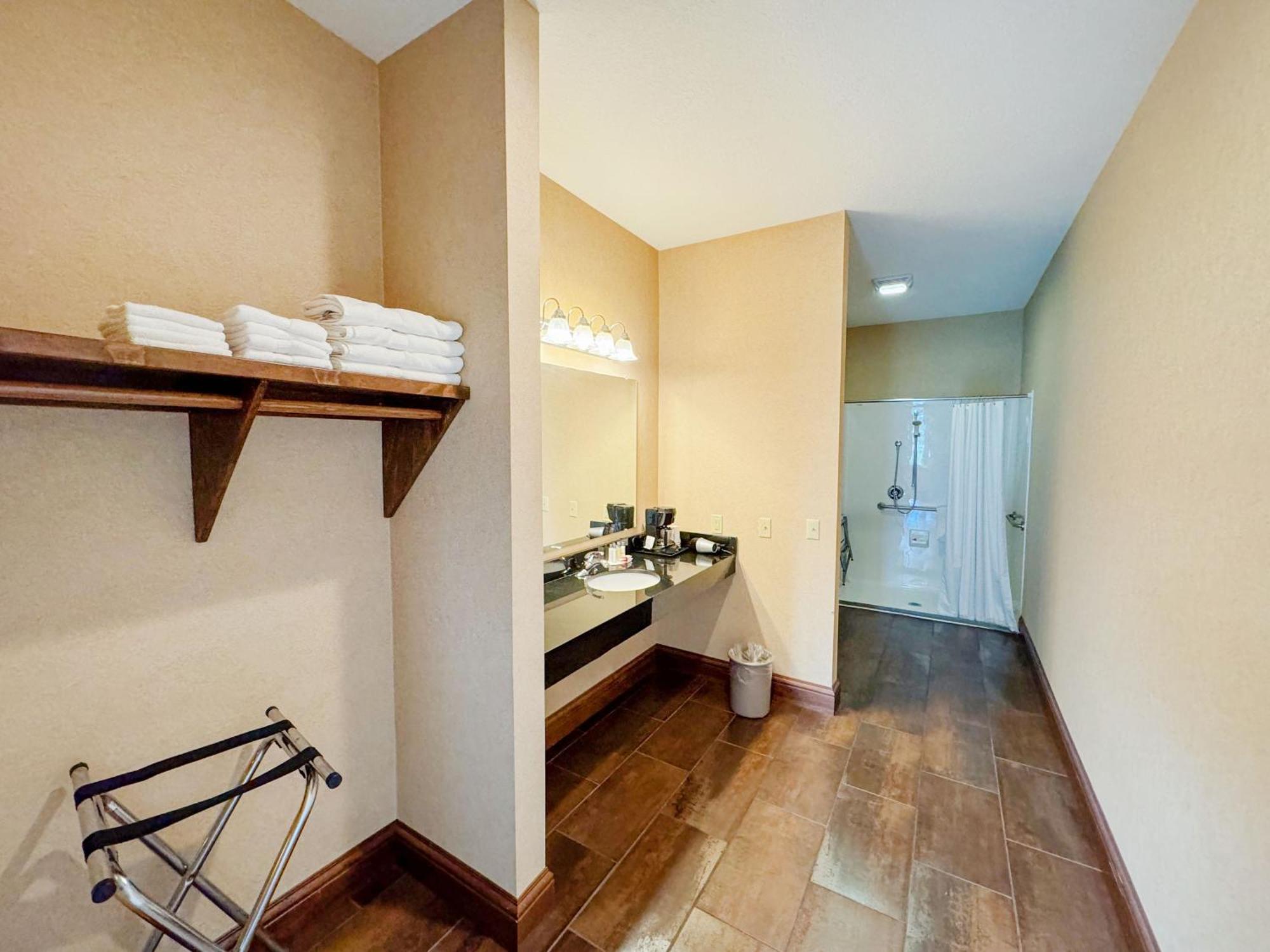 Days Inn By Wyndham Mackinaw City - Lakeview Bagian luar foto