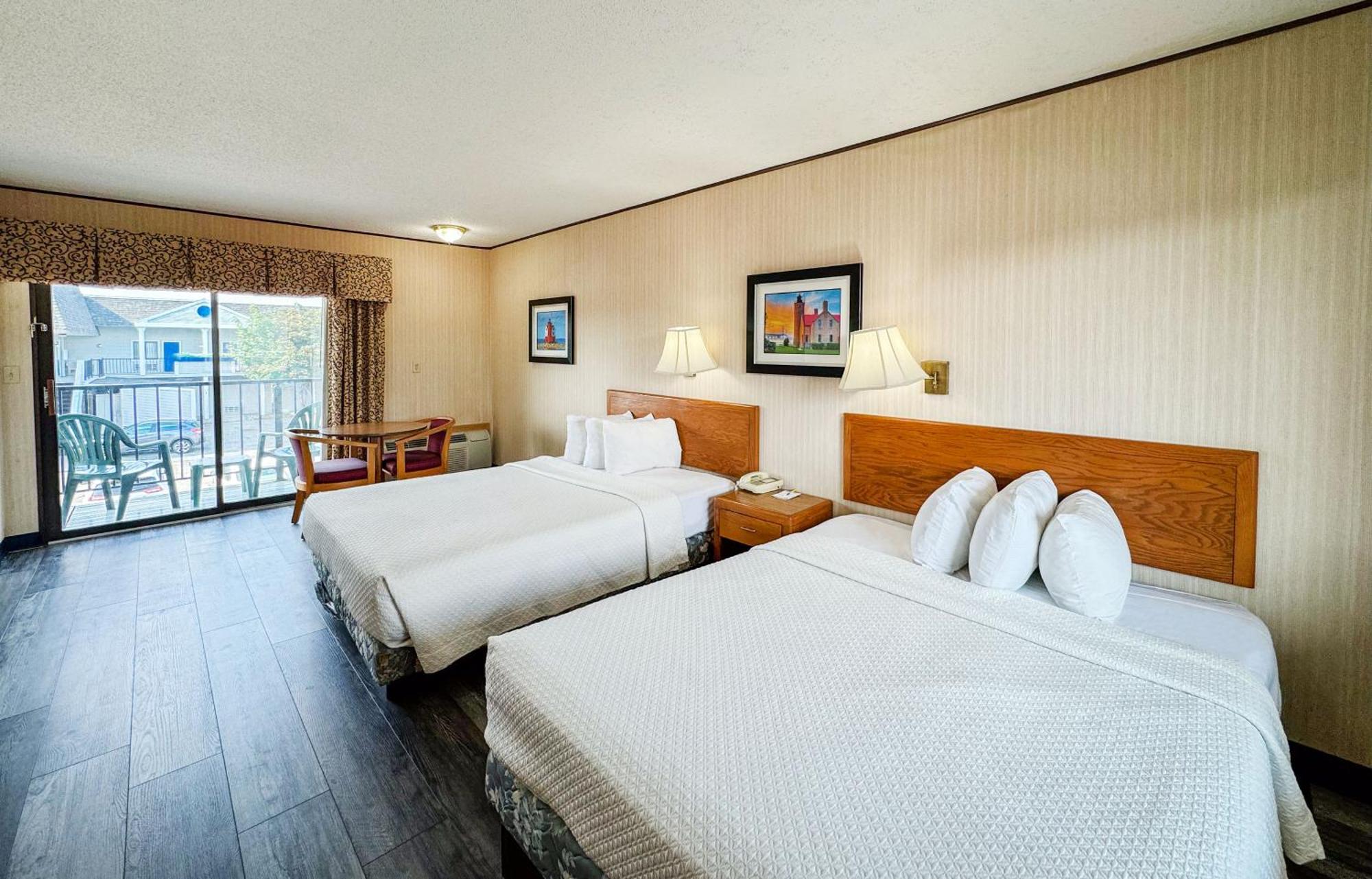 Days Inn By Wyndham Mackinaw City - Lakeview Bagian luar foto