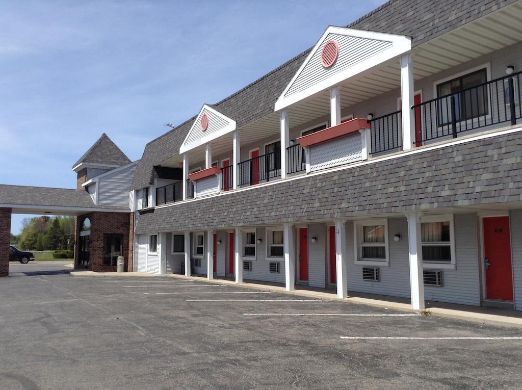 Days Inn By Wyndham Mackinaw City - Lakeview Bagian luar foto