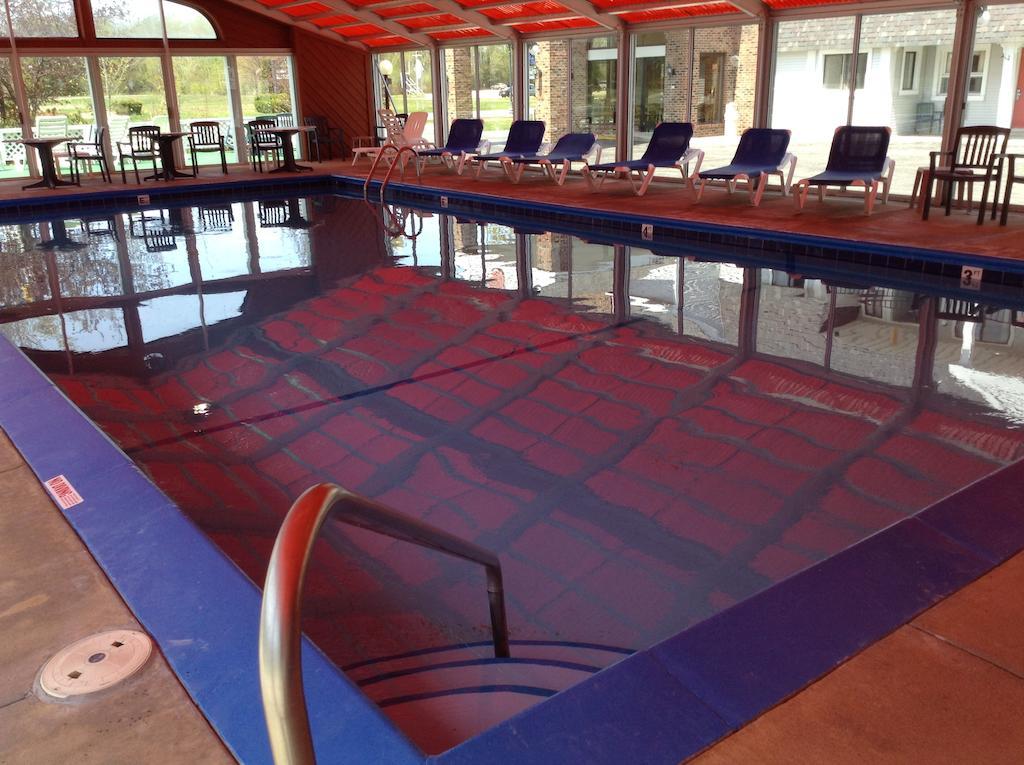 Days Inn By Wyndham Mackinaw City - Lakeview Bagian luar foto