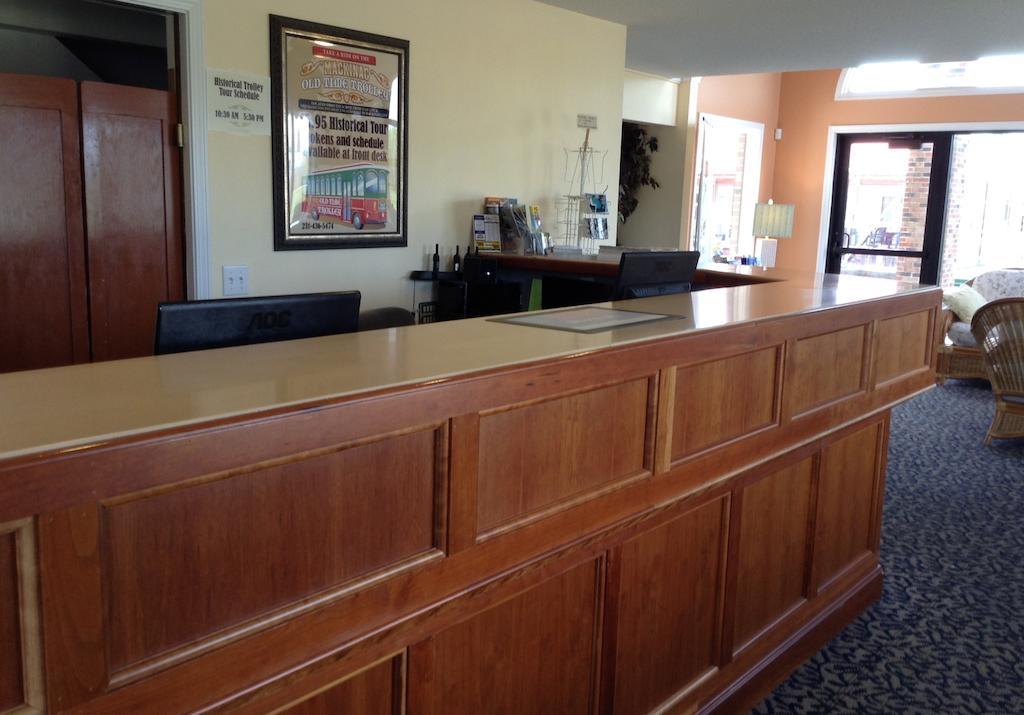 Days Inn By Wyndham Mackinaw City - Lakeview Bagian luar foto